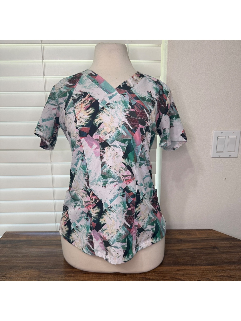Barco One Women's XS Abstract Print Scrub Top